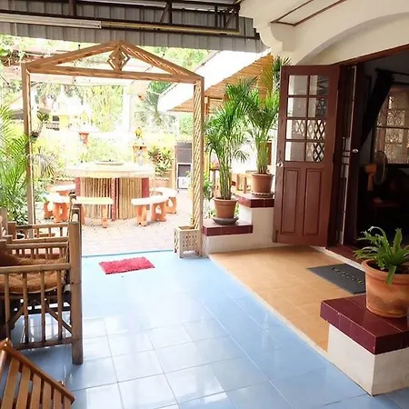 Hug Glur House Tour And Hostel (Adults Only)-2